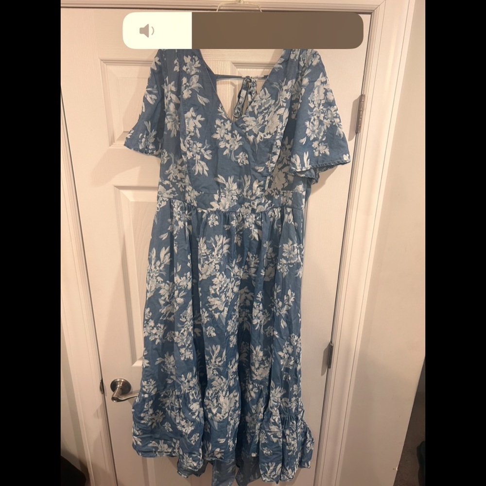 Torrid short sleeve blue and white floral dress maxi